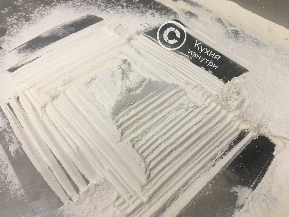 Импровизация пирамидка из муки. Вам нравится?