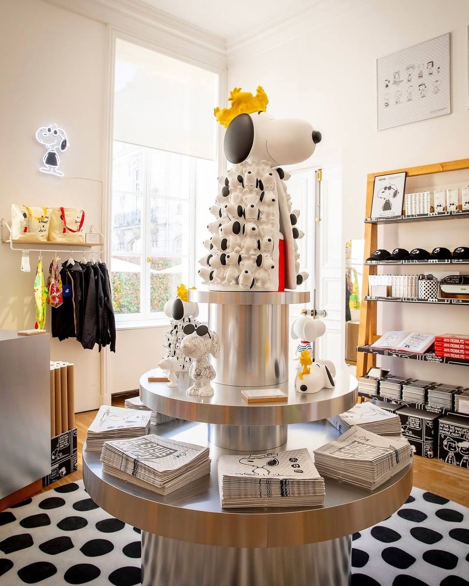 Выставка «Snoopy In Style» в Париже: 75 модных домов празднуют юбилей Снупи  
