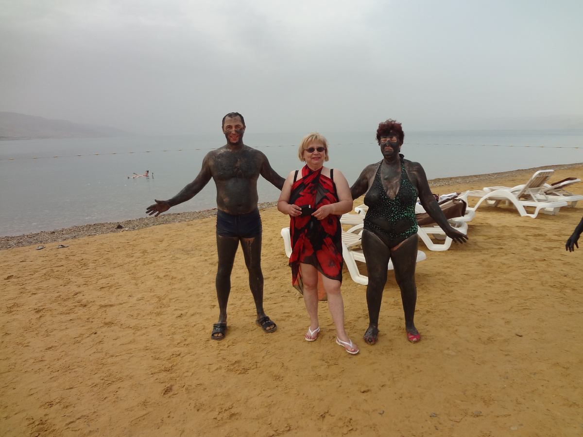 А что вы хотите? Мертвое море! Целебные грязи. И вас вылечат...