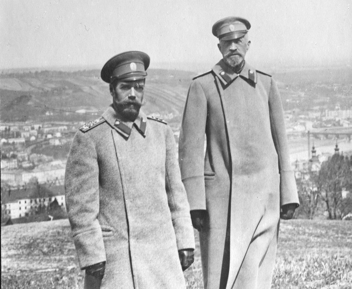 Николай II и Николай Николаевич. Источник project1917.ru