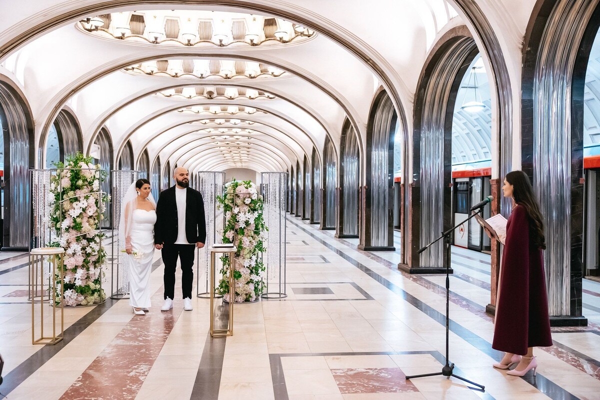    На станции метро «Маяковская» стартовал сезон весенних свадеб