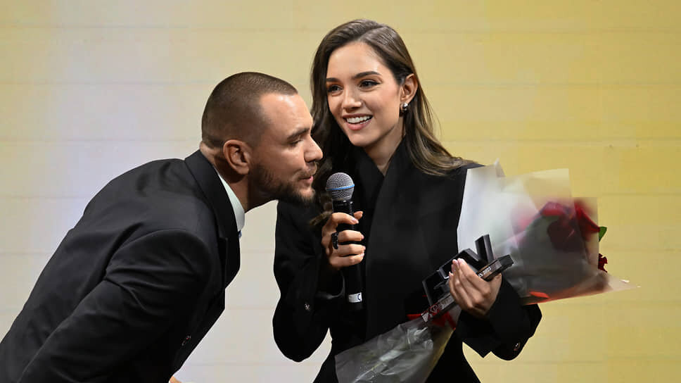 Телеведущий Олег Пилягин и фигуристка Евгения Медведева на церемонии награждения победителей рейтинга премии телеканала Fashion TV Russia «100 самых стильных 2025».📷Фото: Ирина Бужор / Коммерсантъ