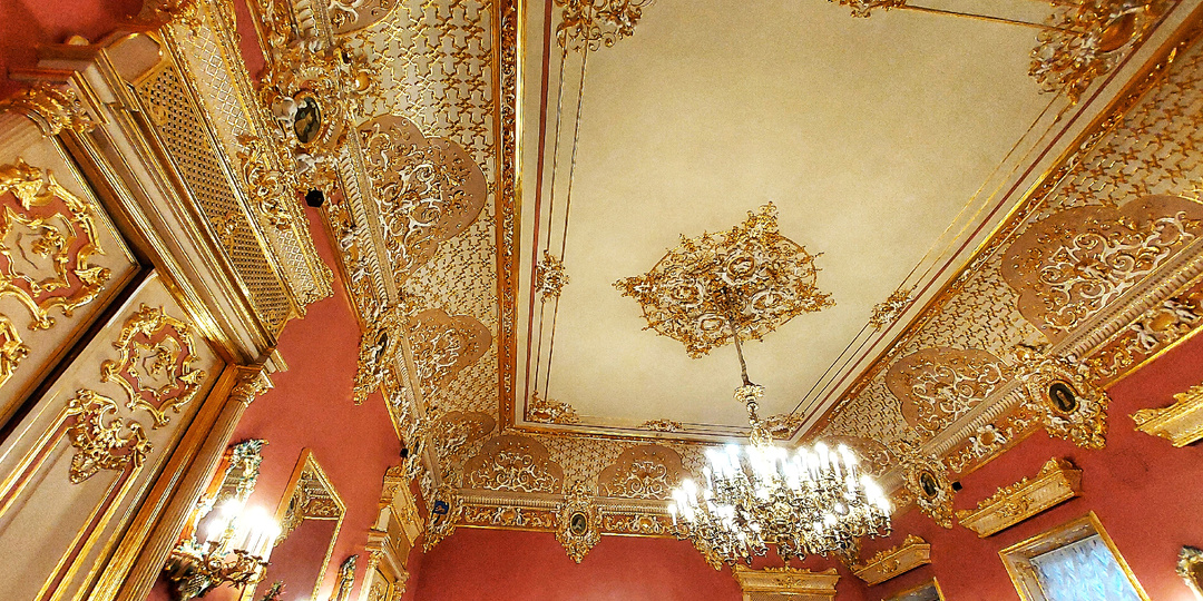 И в особняке 1801 года побывать и оперетту послушать👉 это Петербург