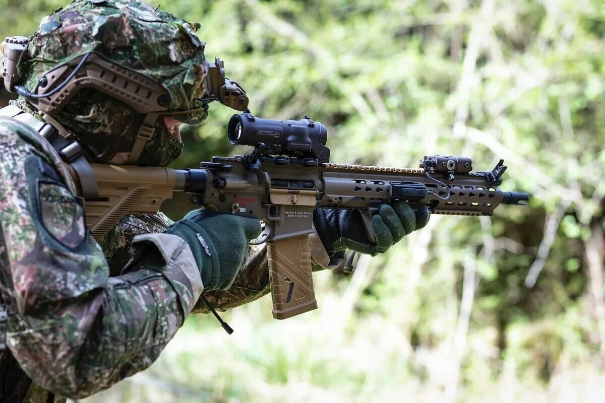 Боец с HK-416