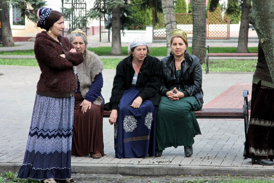 Уличные цыгане (Фото: https://dzen.ru/a/Zx9Ybg72ZzISvgh2)