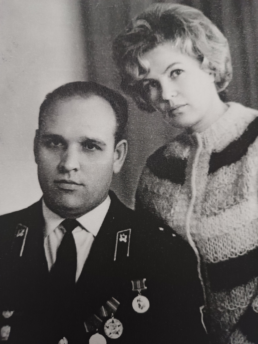 Фото автора. Мои дядя и  тетя.