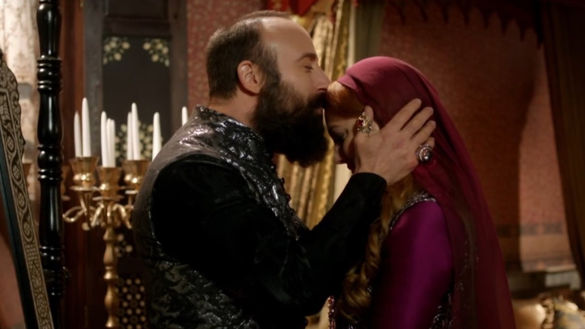 Я куплю тебе дом у пруда в Подмосковье. И тебя приведу в этот собственный дом. Заведу голубей и с тобой, и с любовью, мы посадим сирень под окном (с) Скриншот ВВ