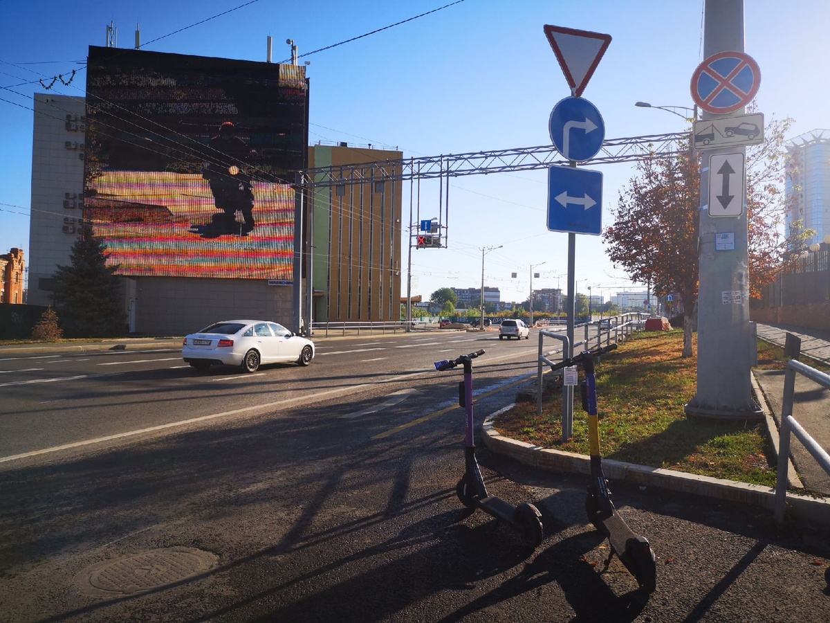 
Самокаты у Московского шоссе / Автор фото: Илона Боянова