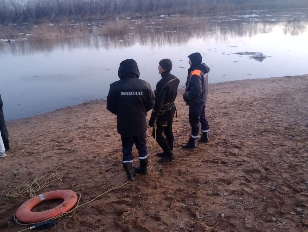    На реке Урал в Оренбурге заметили плывущего на льдине мужчину