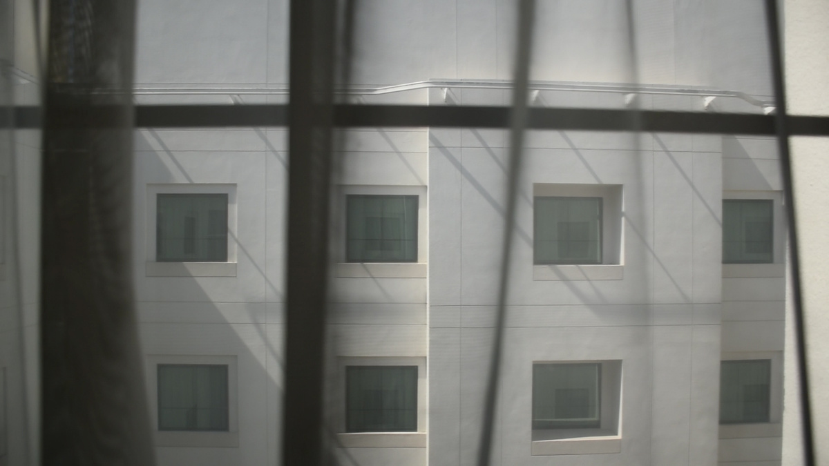 Но наверное, самое стремное здесь - это вид из окна. 