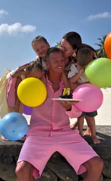 Весь отпуск Тарасова и Костенко сопровождался милыми фотографиями. Фото: соцсети.