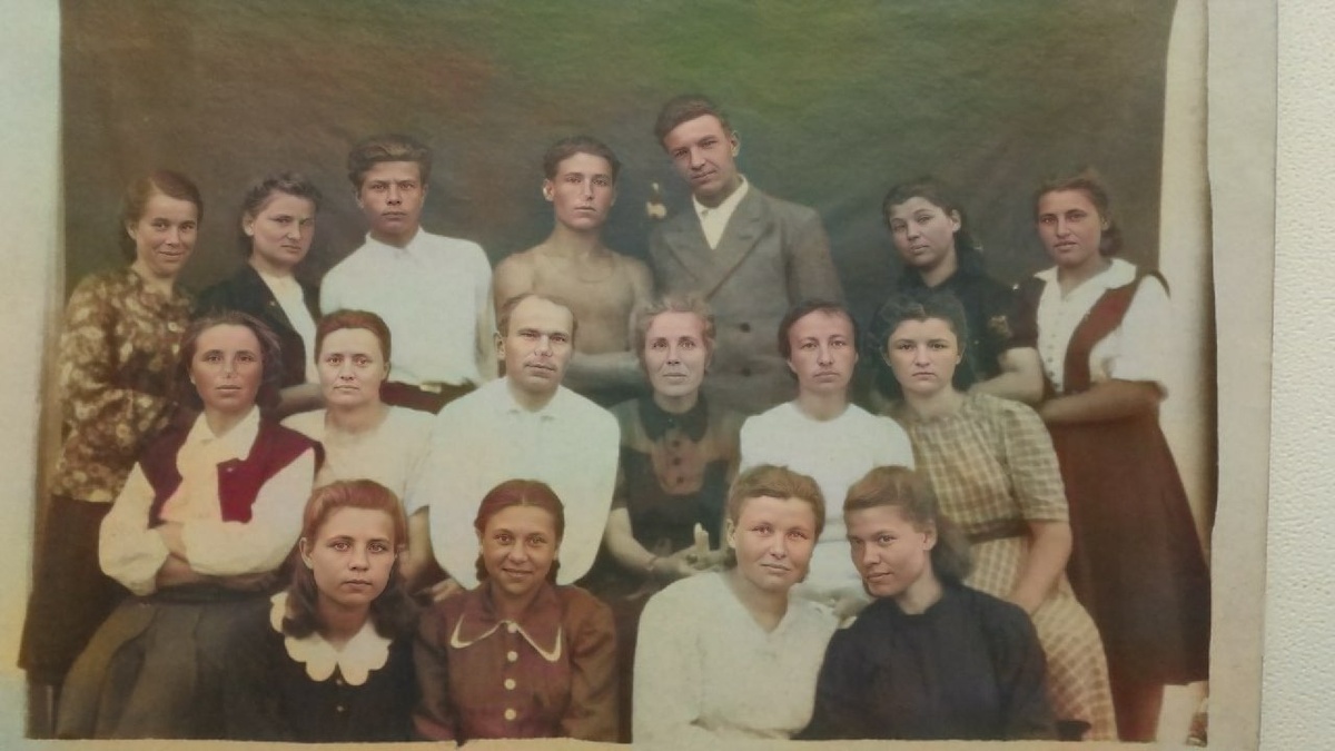 Фамилии на обороте,следующее фото. 