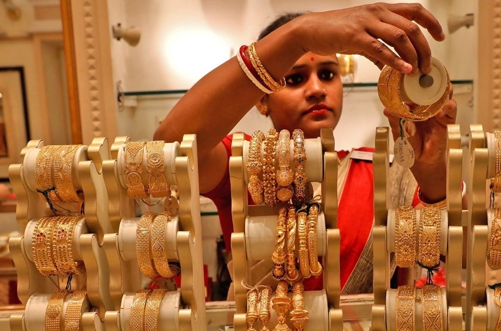 Не надеясь на государство, индийцы копят себе на пенсию в золоте (фото: BBC)