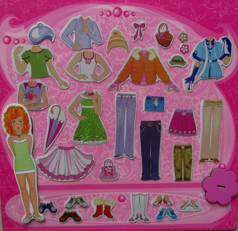 Передняя сторона набора с куклой.