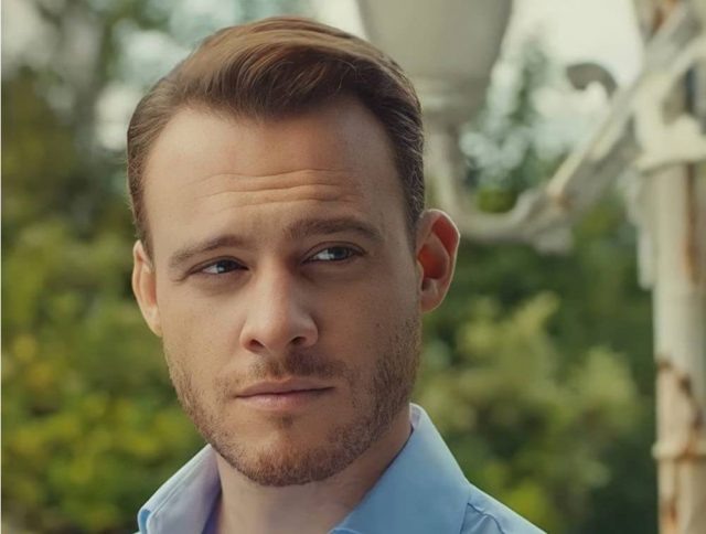    Керем Бюрсин. Фото: кадр из сериала «Постучись в мою дверь»