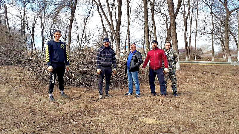    В сельских поселениях идут субботники