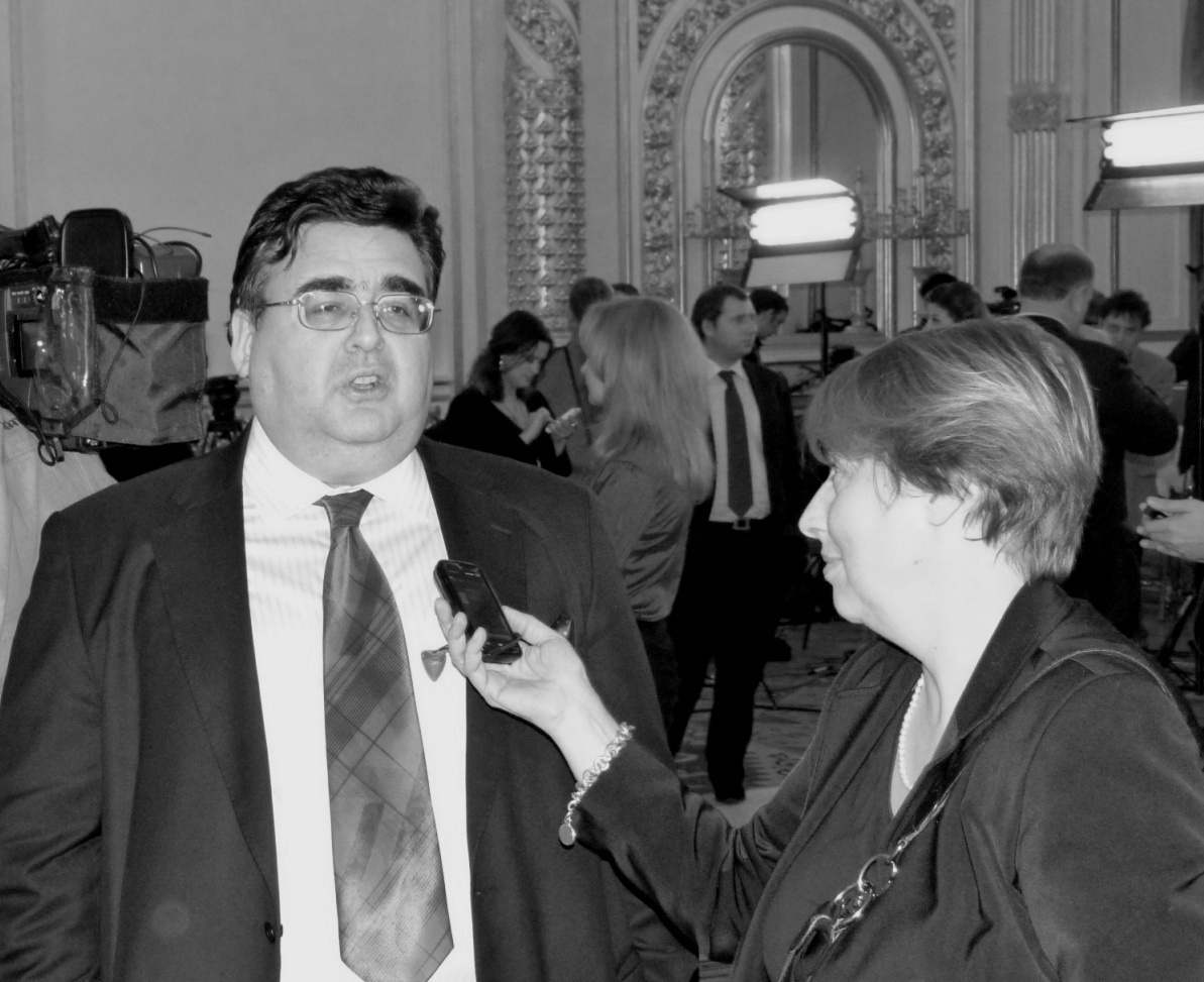 Депутат ГД РФ Алексей Митрофанов дает интервью в Кремле.