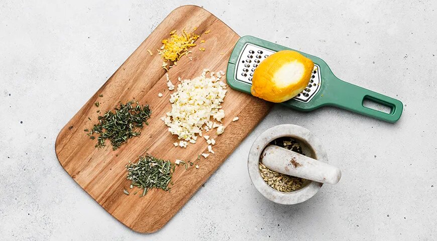   Рулет из свиной грудинки в духовке (gastronom.ru)