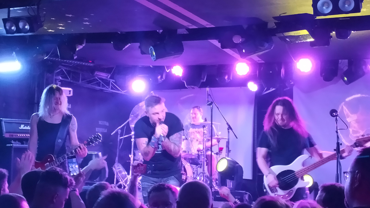 Полный зал в М2 (Фото автора статьи)