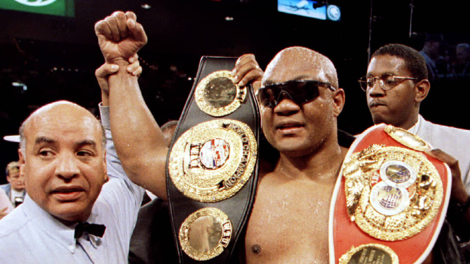 Джордж Форман после победы в матче за звание чемпиона мира в тяжелом весе по версии WBA и IBF, Лас-Вегас, 22 апреля 1995 года.📷Фото: Reuters