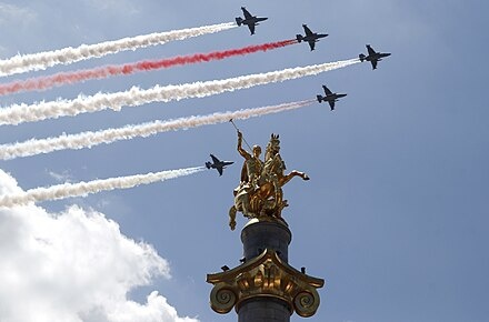 Памятник Святому Георгию Победоносцу на площади Свободы, Тбилиси, Грузия