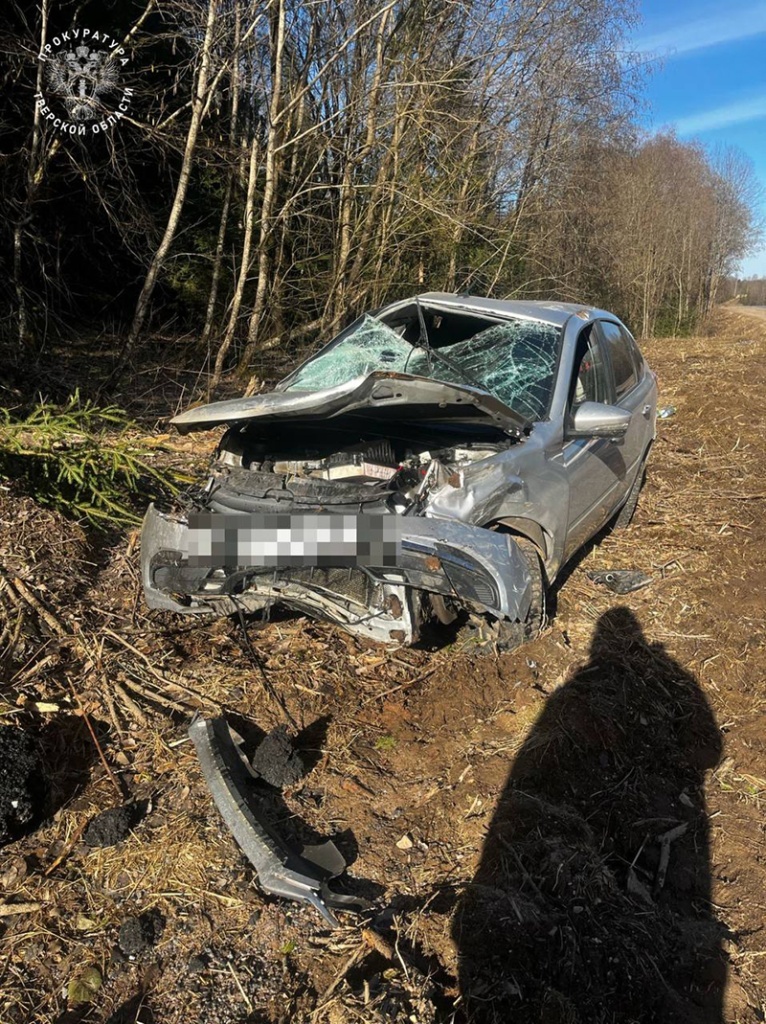 В Тверской области молодой водитель погиб в ДТП, не удержав автомобиль в полосе движения