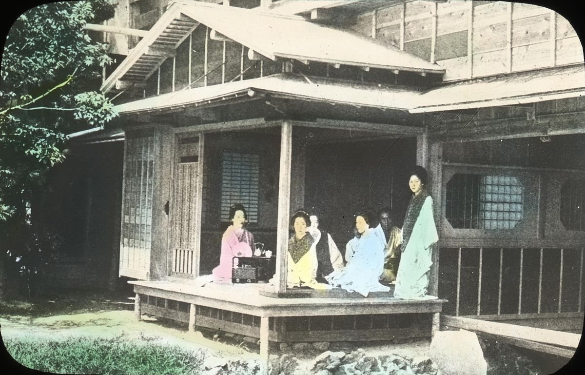 По мнению японского философа Куки Сюдзо (1888-1941 гг.), воплощением ики является простейшая, лишенная излишеств архитектура чайного дома