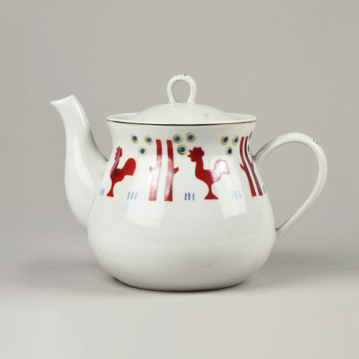 Чайник из сервиза «Петушки». 1962 год, Довбывшский фарфоровый завод. Автор формы Николай Васильевич Коломиец, автор росписи М. Лугонько