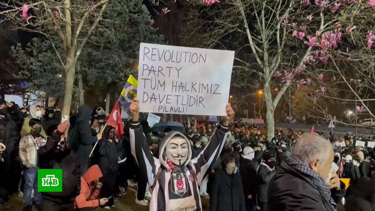    Более 300 человек задержаны после акций протеста в Турции