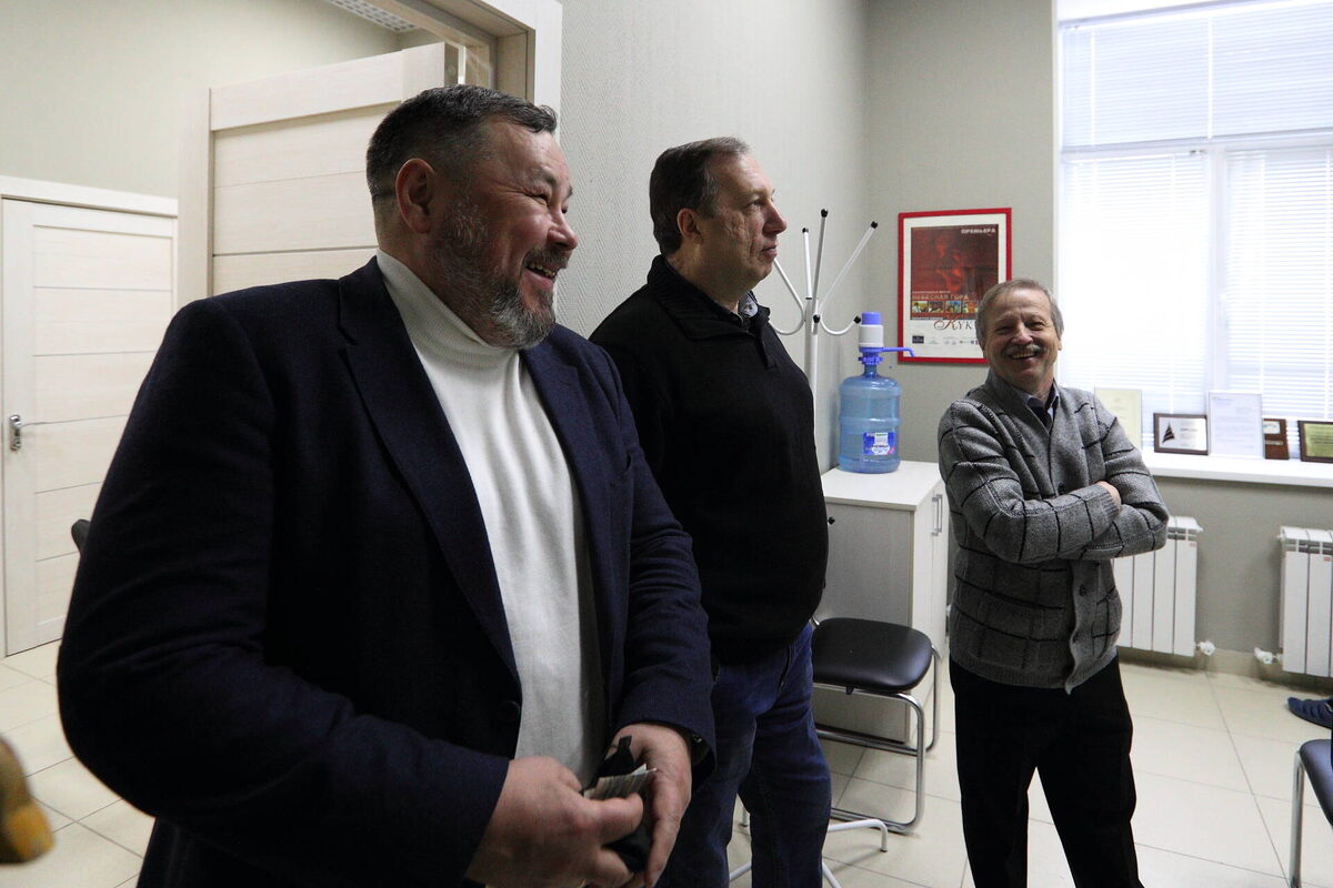 Ильдар Ягафаров (слева) на открытии нового офиса Союза кинематографистов ТатарстанаФото: © «Татар-информ»