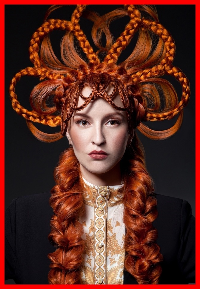 Конечно, это не та прическа, которую сделала Лариса Ольге на конкурсе, но я нашла что-то похожее, 