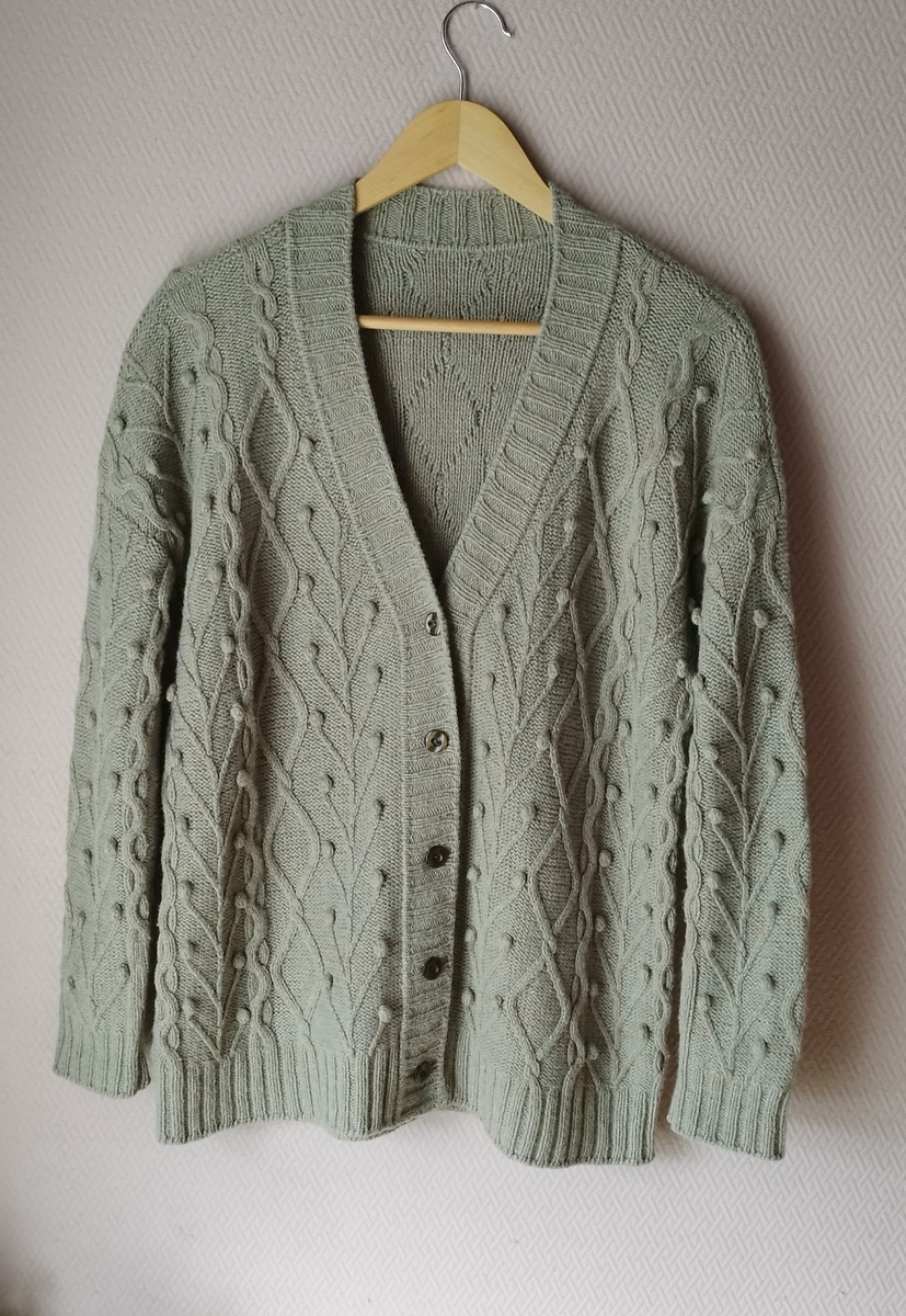 Кардиган как у Юлии Меньшовой или "222 шишечки"