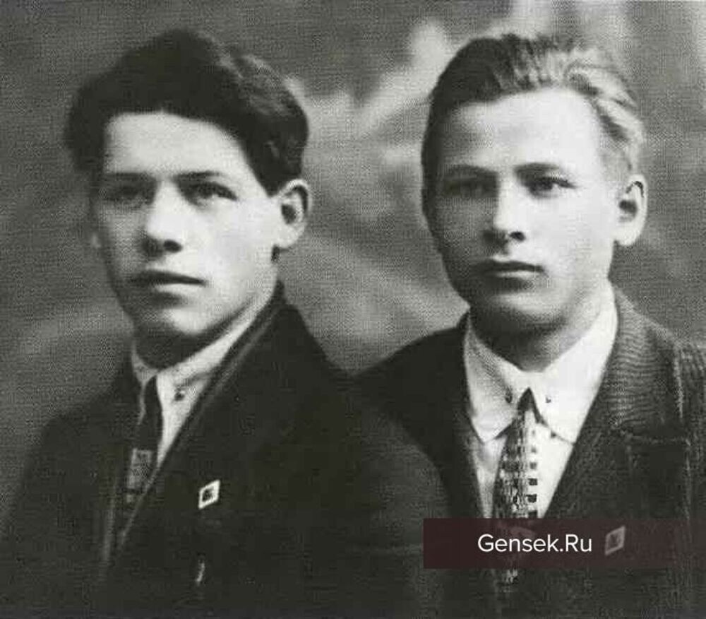 Константин Устинович в молодости (справа)