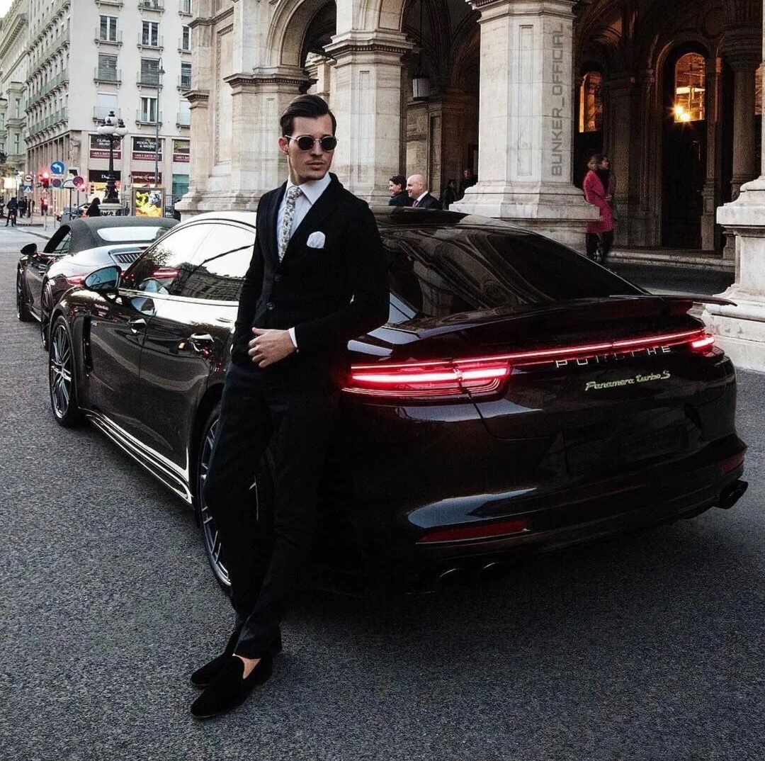 Богатый человек, --взято из интернета с целью ознакомления. 