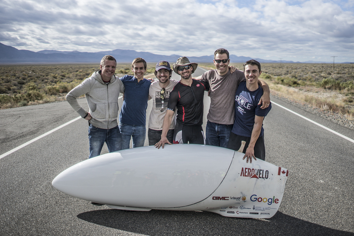 Команда "Aerovelo" на трассе "Battle Mountain" (фото с сайта aerovelo.com)