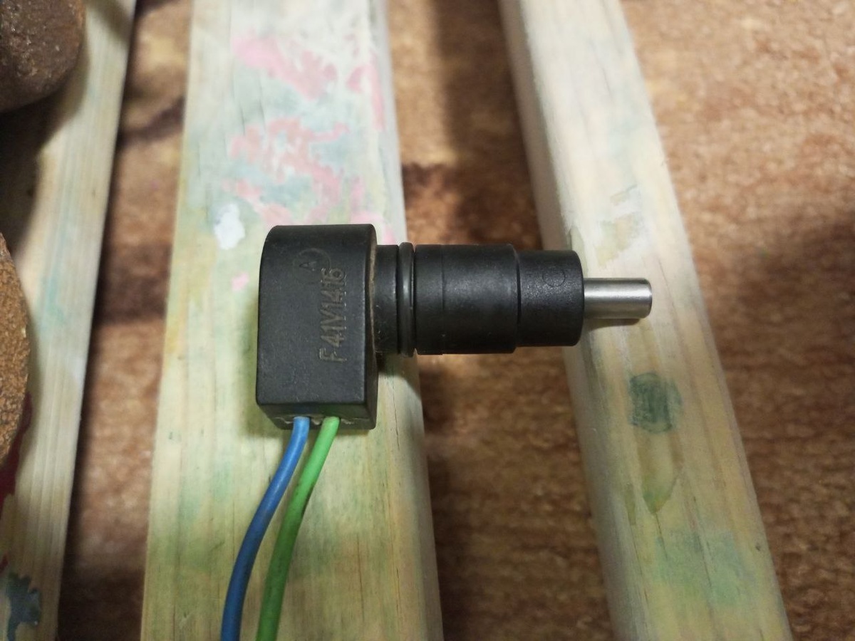 Обозначение датчика скорости вала раздатки, который установлен с завода и отработал три года: F41V1416.