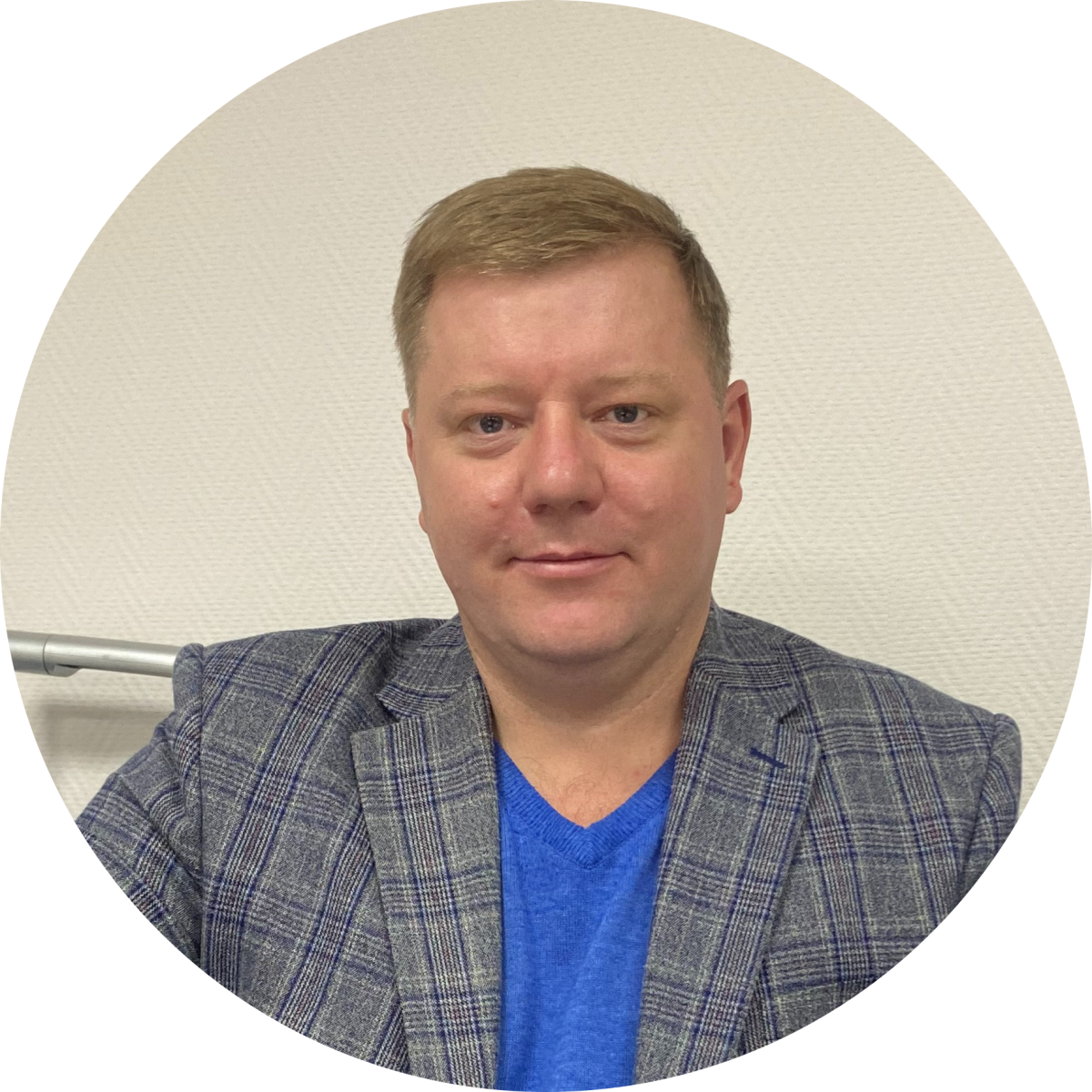 – Виновники должны возместить вред, причиненный имуществу пострадавшей стороны. Такой порядок установлен ст. 1064 Гражданского кодекса РФ. В нашем случае – это соседи сверху. Их вина подтверждается Актом, составленным сотрудниками УК, которые после каждого потопа проводили осмотр залитой квартиры. В таких случаях мы рекомендуем сначала обращаться с письменной претензией к виновникам, в ней указать сумму ущерба, которую определила экспертиза. Если виновники все равно отказываются компенсировать ущерб, тогда обращаемся в суд, – разъяснил специалист Центра защиты прав граждан в Рязани Алексей Беззубцев.