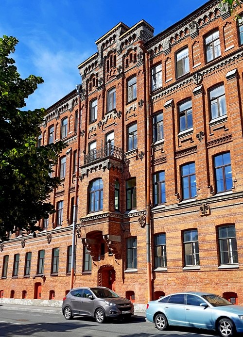 Доходный дом А.И. Ниссена, владельца фвбрики по производству шёлка, по адресу: наб. Фонтанки 183 /фото из личного архива, 2022/