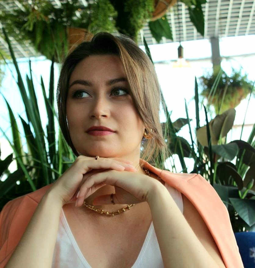 Чёлка-шторка в моем исполнении, ношу её на боковой пробор