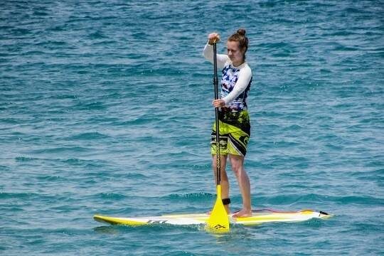    Две девушки-подростка решили покататься на доске и провели 16 часов в открытом море