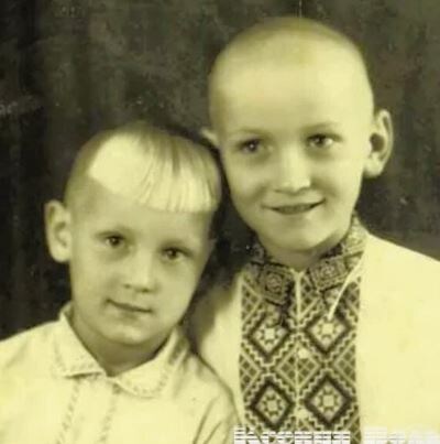 Володик Талашко с младшим братом Сашко. 