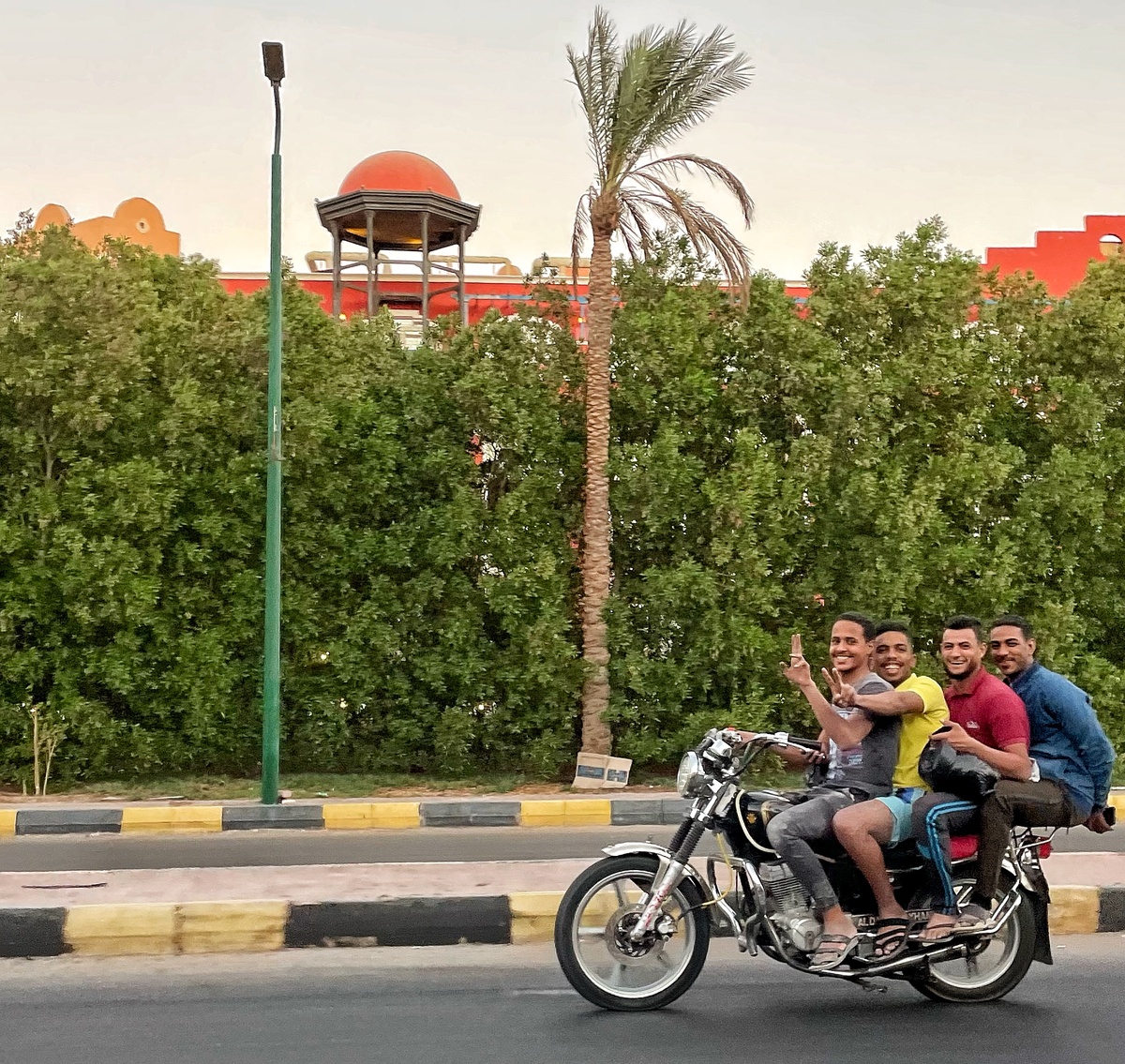 египтянин ревнует