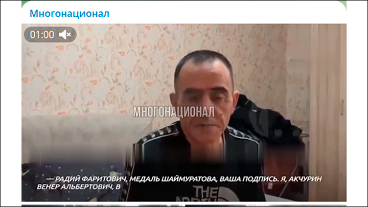 ЗАЕЗЖИЕ МОЛОДЧИКИ БИЛИ ИНВАЛИДА, НЕ ИСПЫТЫВАЯ ДАЖЕ КАПЛИ ЖАЛОСТИ К НЕМУ. СКРИН С ТГ-КАНАЛА "МНОГОНАЦИОНАЛ"