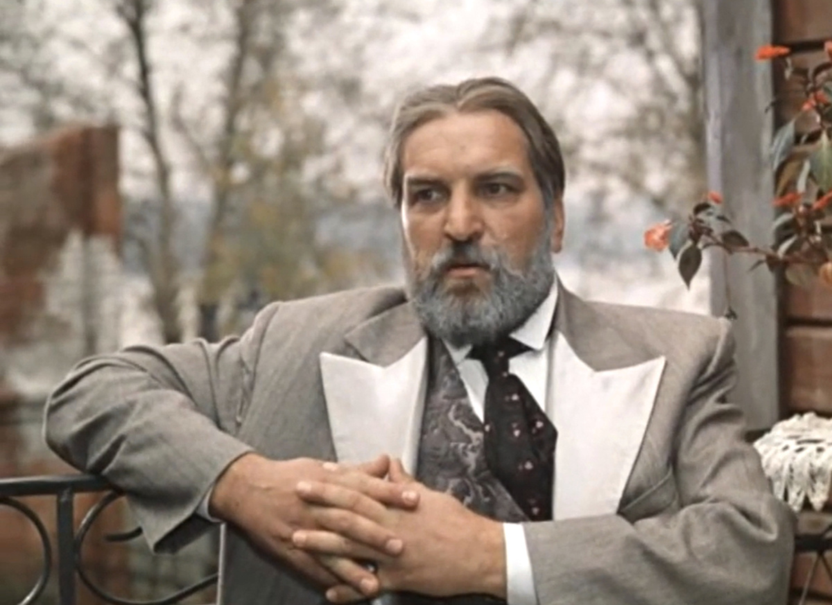 Кадр из кинофильма "Жестокий романс", 1984 г., режиссер и сценарист Эльдар Рязанов, композитор Андрей Петров (скриншот)