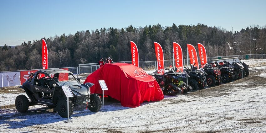 По красным покрывалом скрывается большой секрет компании Segway под именем SUPER VILLAIN SX20T