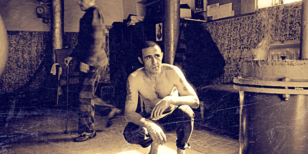 7 наиболее суровых ограничений в тюрьме, с которыми сталкиваются заключенные со статусом "мужик"