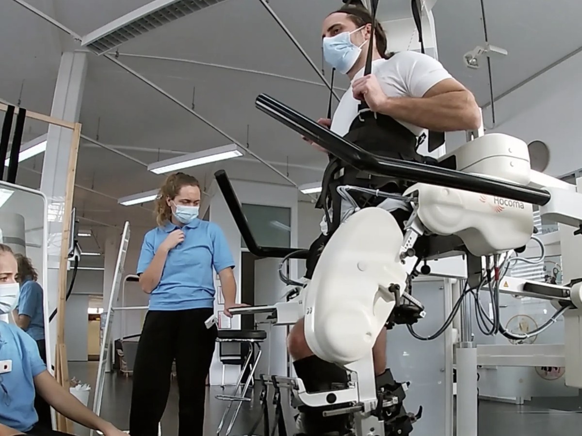    Электростимуляция позвоночника и роботы возвращают пациентам подвижность