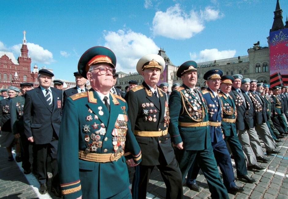Последний пеший парад ветеранов ВОВ в Москве, 2000 год. Фото из открытых источников "Яндекс.Картинки".