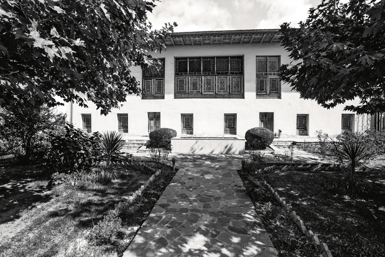 Главный фасад дома Шекихановых