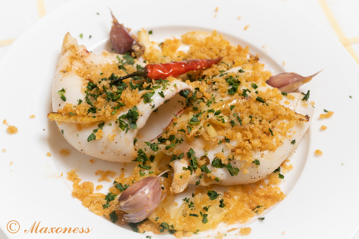 Обжаренный на сковороде кальмар с лимонами и панграттатой от Джейми Оливера. Итальянская кухня